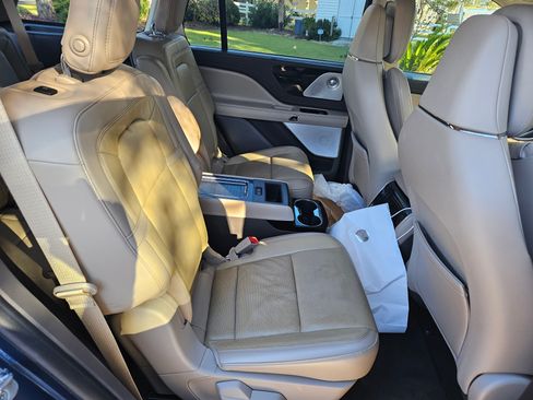 Used 2020 Lincoln Aviator Reserve w/ Equipment Group 202A image 13