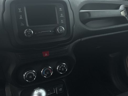 Used 2015 Jeep Renegade Latitude image 6