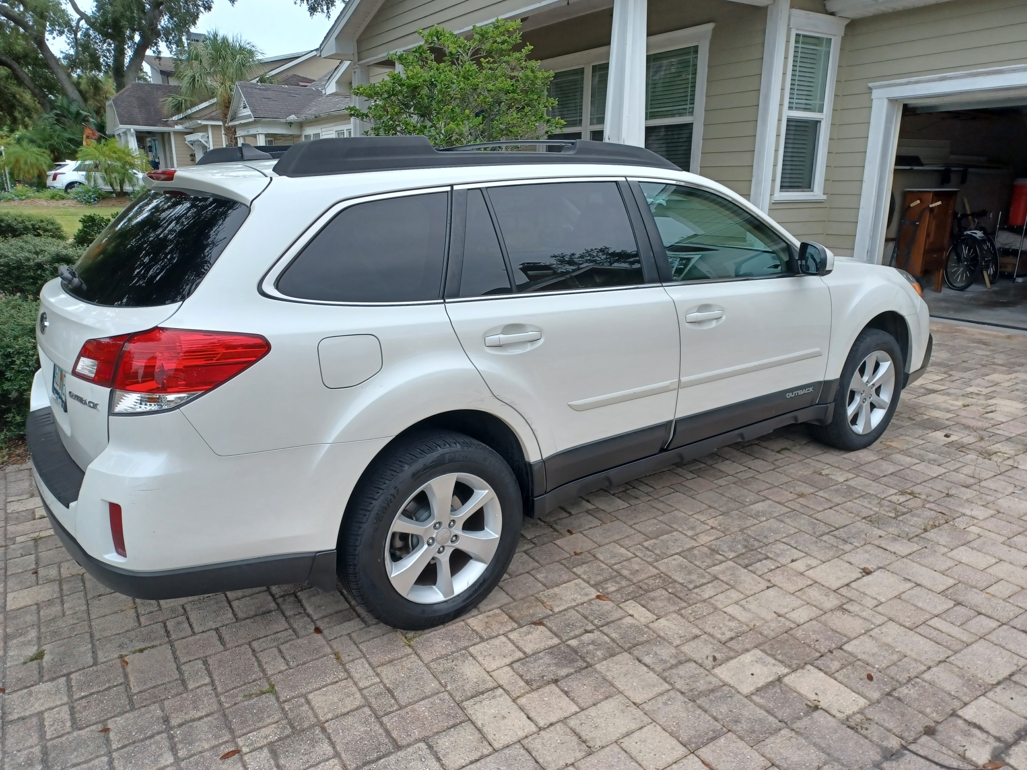 Used 2014 Subaru Outback 2.5i Premium AWD/4WD image 4