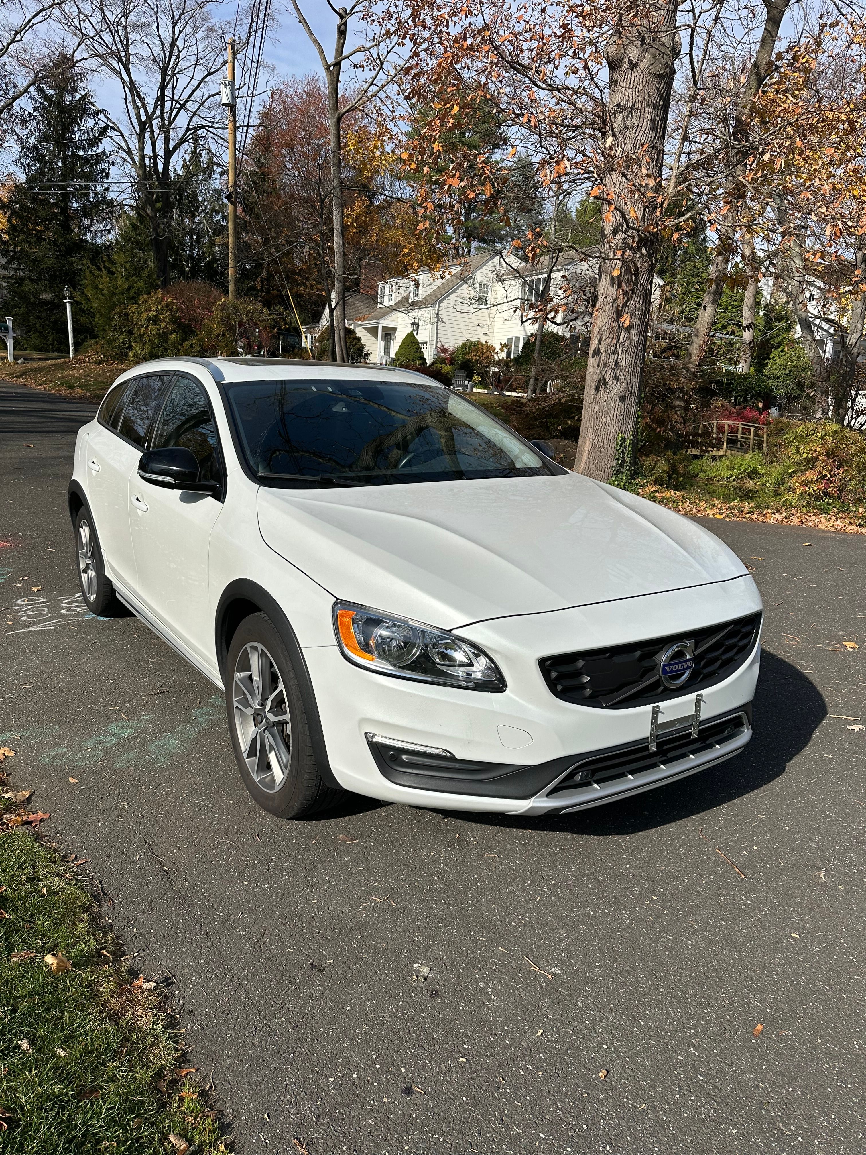 Used 2018 Volvo V60 T5 Cross Country w/ Convenience Package AWD/4WD image 1