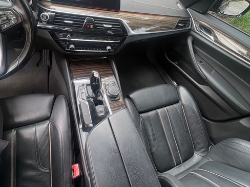 Used 2019 BMW 530i w/ Convenience Package RWD image 9
