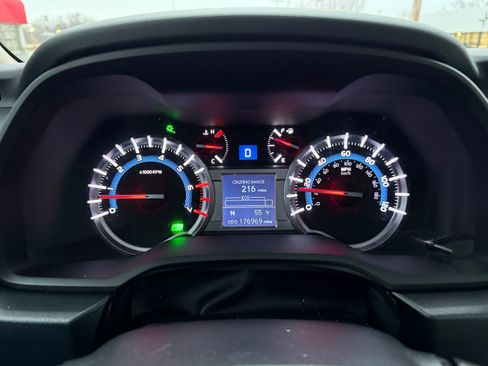 Used 2016 Toyota 4Runner Limited image 18