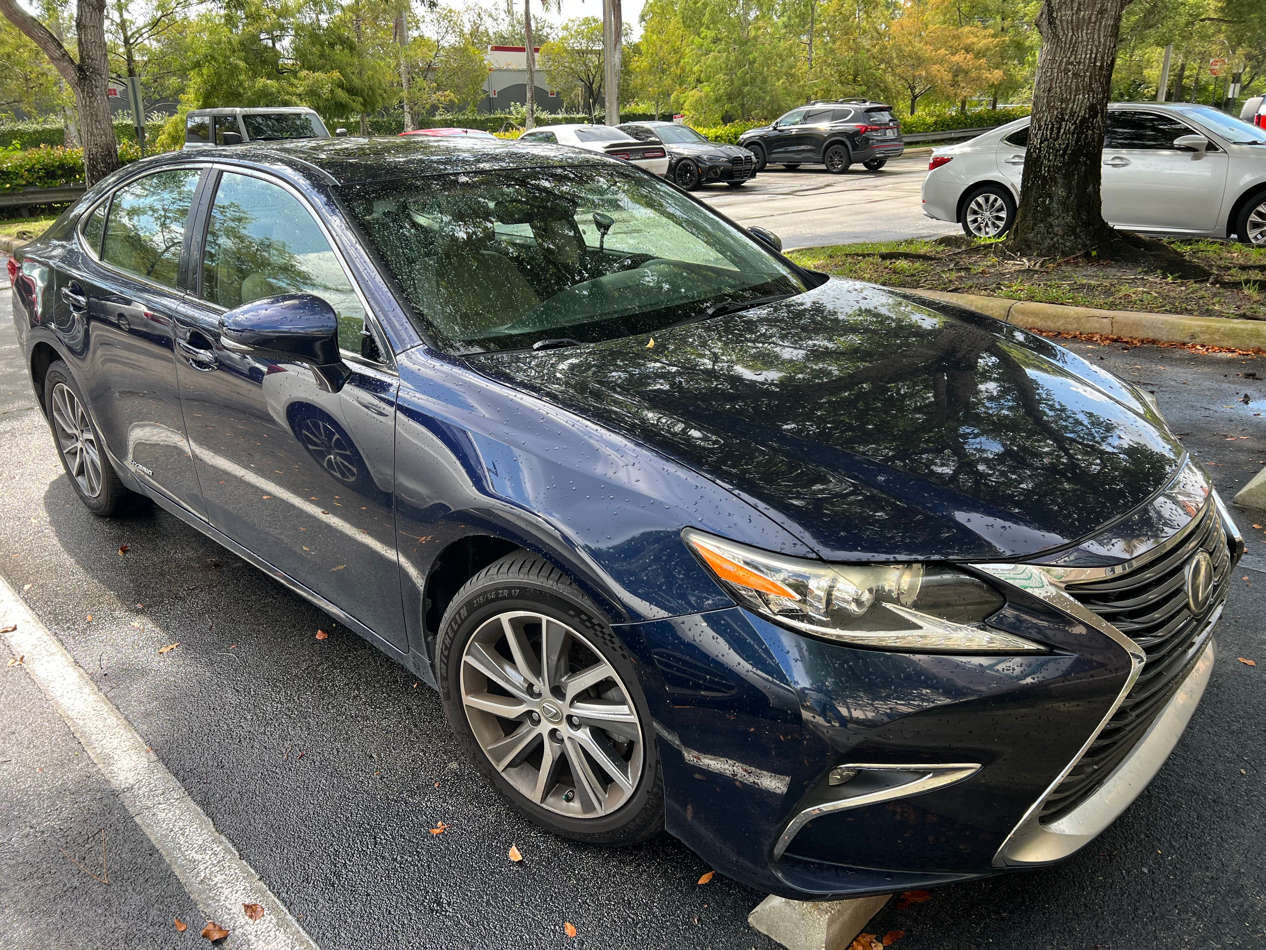 Used 2016 Lexus ES 300h w/ Premium Package w/Wood Trim FWD image 2