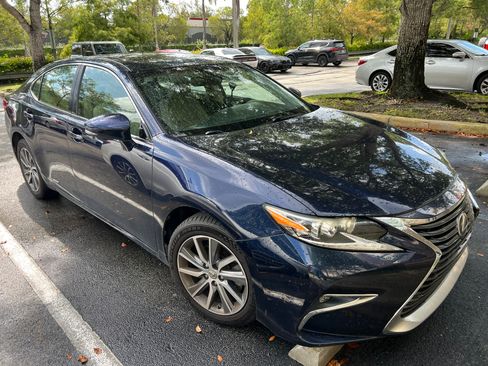Used 2016 Lexus ES 300h w/ Premium Package w/Wood Trim FWD image 2