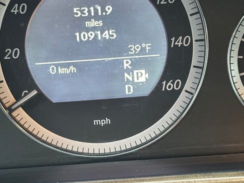 Used 2011 Mercedes-Benz E 350 4MATIC Sedan image 2