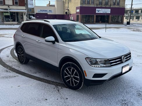Used 2021 Volkswagen Tiguan SE image 6