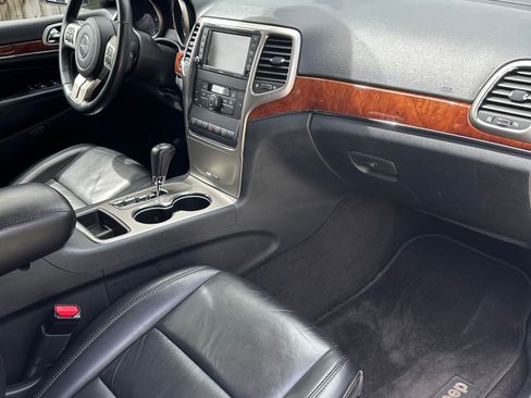 Used 2011 Jeep Grand Cherokee Limited image 12