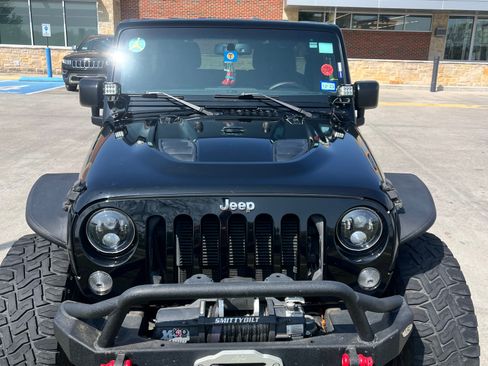 Used 2015 Jeep Wrangler Unlimited Rubicon w/ Connectivity Group image 4