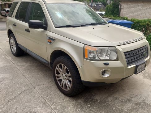 Used 2008 Land Rover LR2 SE image 1