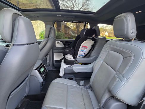 Used 2020 Lincoln Aviator Reserve w/ Equipment Group 202A image 13