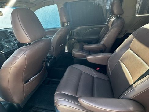 Used 2015 Toyota Sienna Limited FWD image 17
