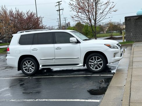 Used 2014 Lexus LX 570 4WD image 4