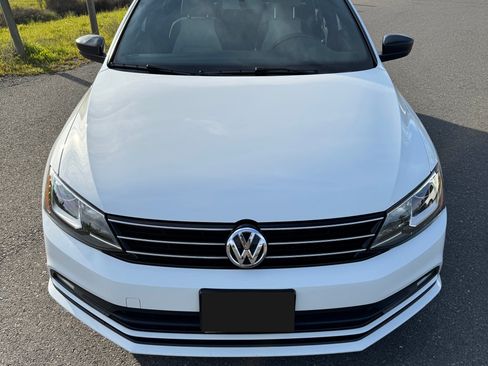 Used 2016 Volkswagen Jetta Sport w/ Lighting Package image 2