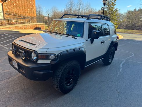 Used 2011 Toyota FJ Cruiser Sport Utility 2D image 8