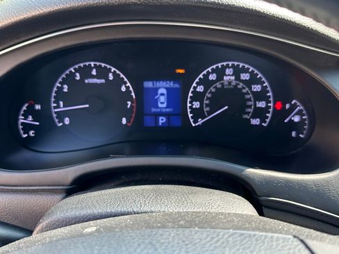 Used 2013 Hyundai Genesis 3.8 w/ Premium Pkg image 9