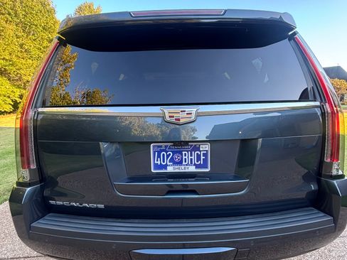 Used 2020 Cadillac Escalade Luxury image 6