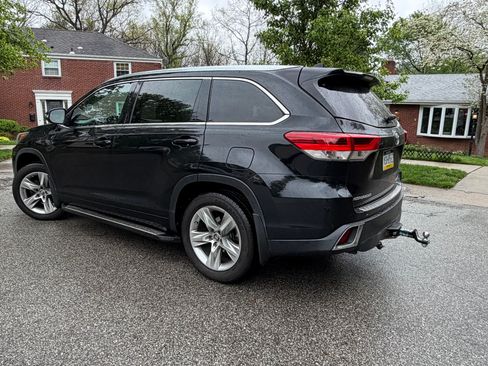 Used 2018 Toyota Highlander Limited AWD/4WD image 16