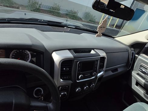 Used 2018 RAM 1500 Classic SLT image 19