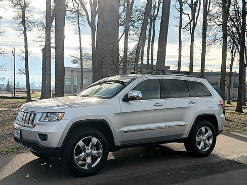 Used 2013 Jeep Grand Cherokee Overland w/ Advance Technology Group image 4