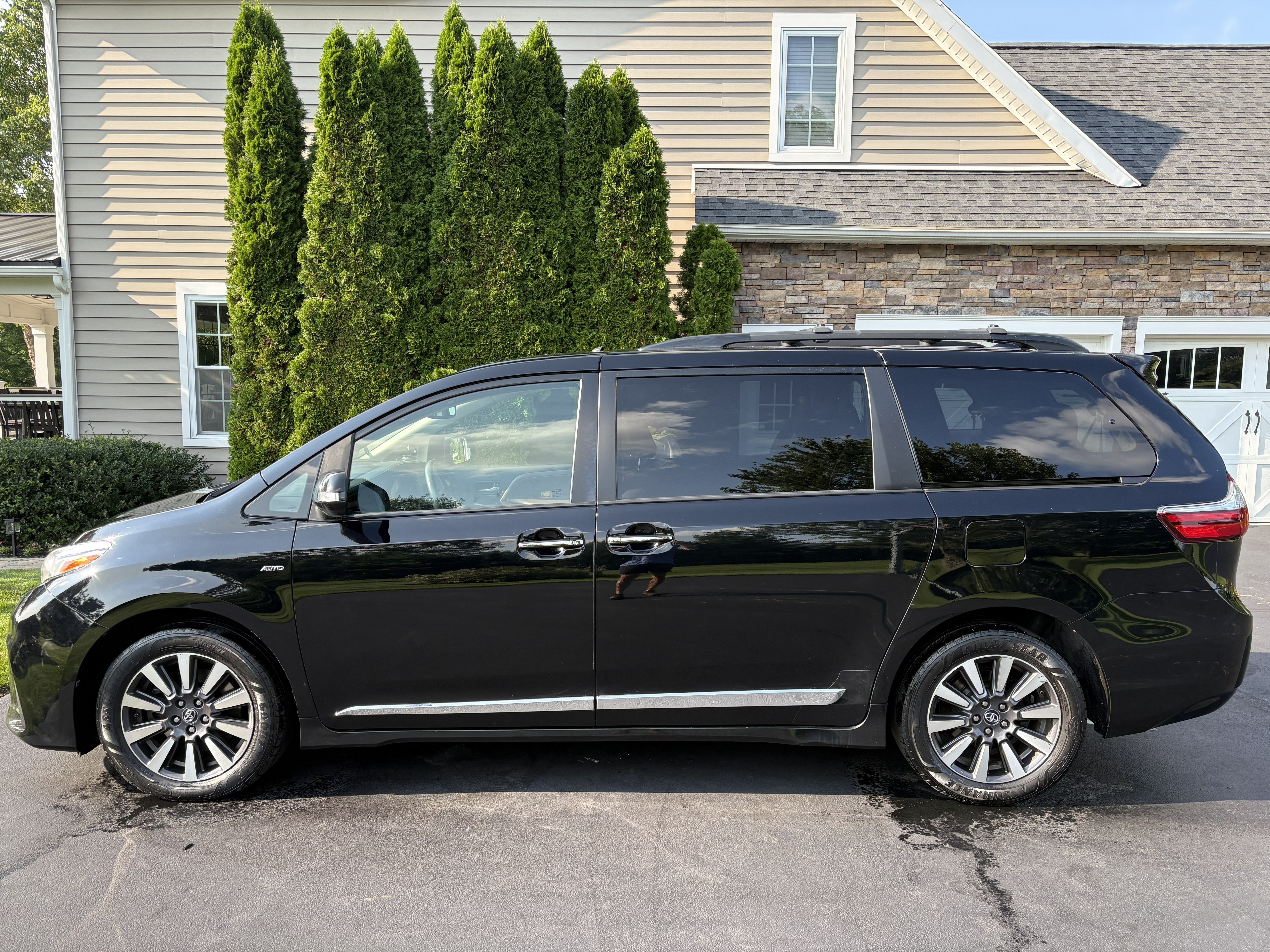 Used 2019 Toyota Sienna Limited AWD/4WD image 1