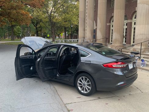 Used 2018 Ford Fusion Energi SE image 8