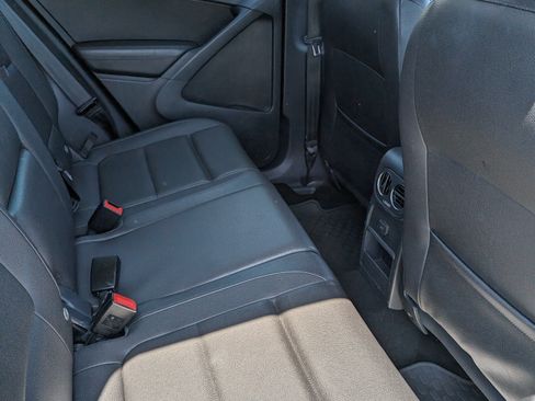 Used 2016 Volkswagen Tiguan S image 12