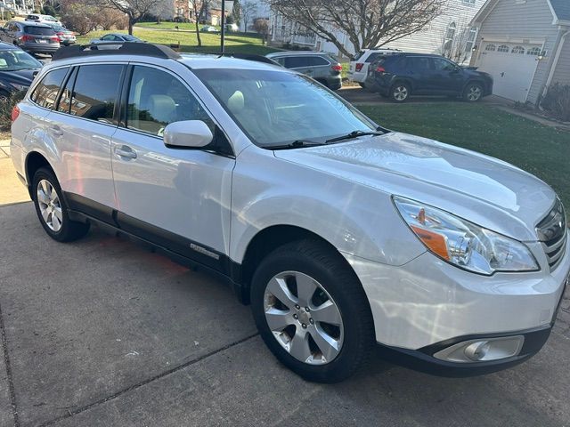Used 2012 Subaru Outback 2.5i Premium AWD/4WD image 2