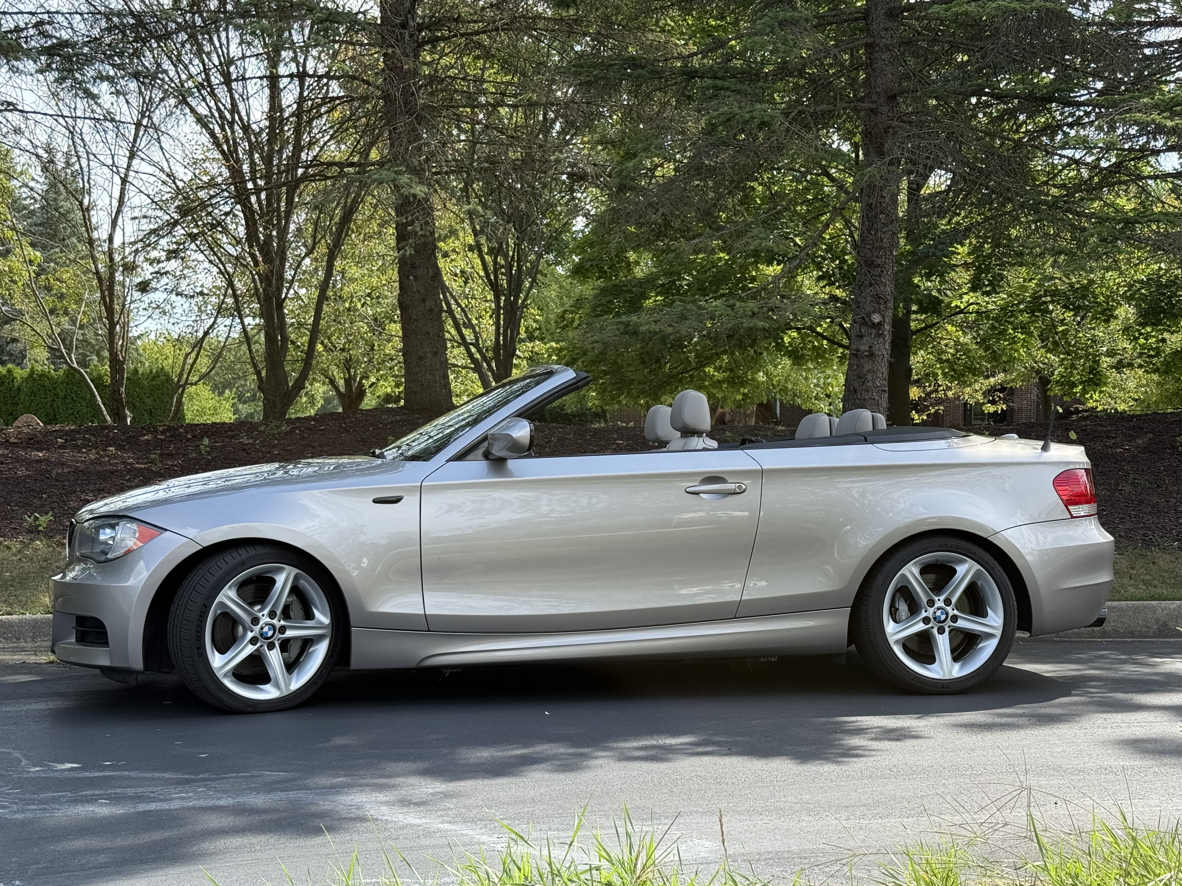 Used 2011 BMW 135i Convertible RWD image 13