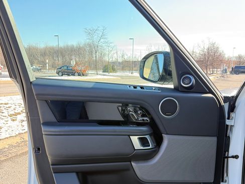 Used 2018 Land Rover Range Rover HSE image 25