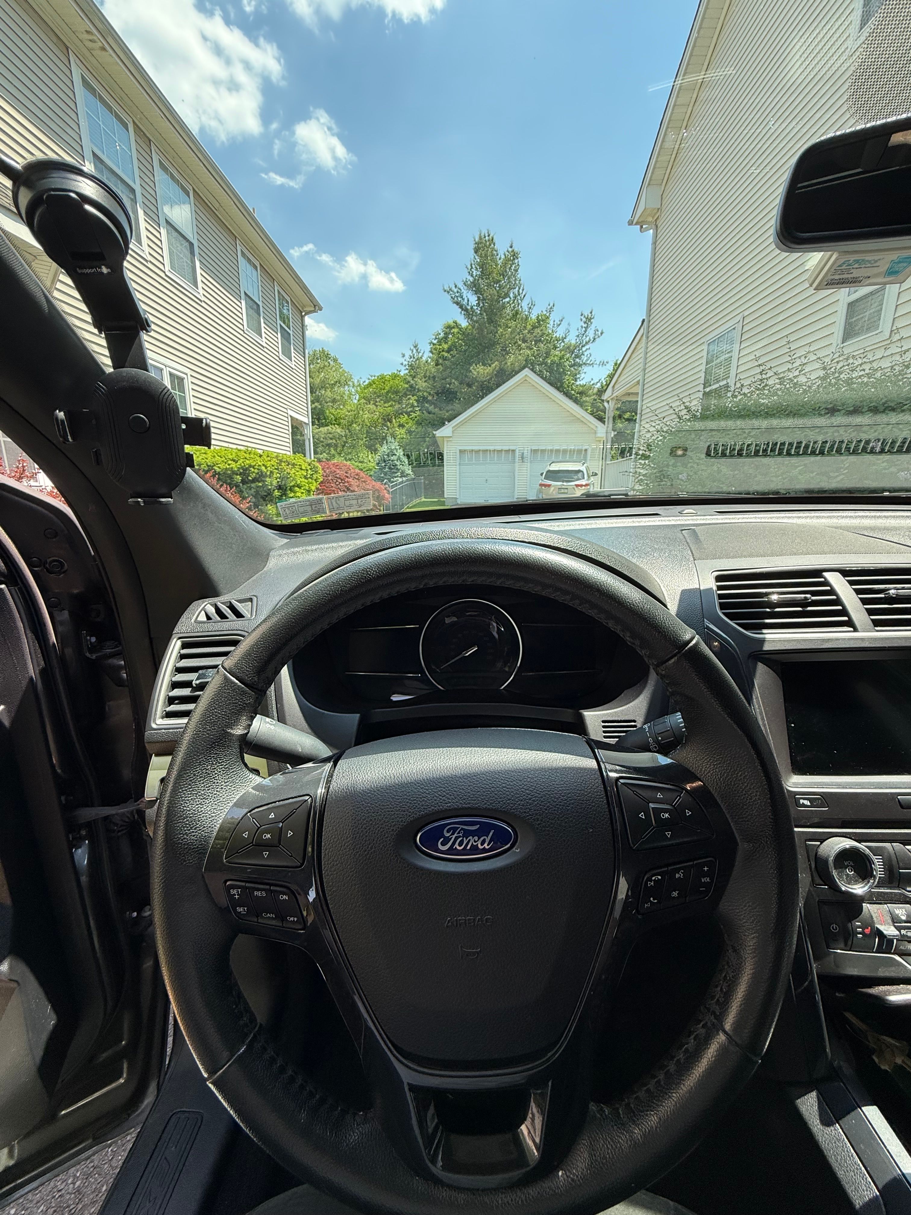 Used 2018 Ford Explorer XLT w/ Equipment Group 202A AWD/4WD image 11