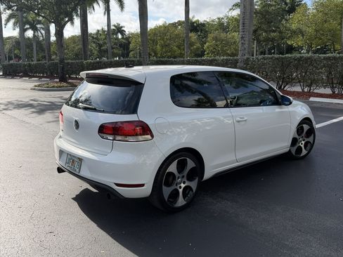 Used 2011 Volkswagen Golf 2-Door FWD image 6