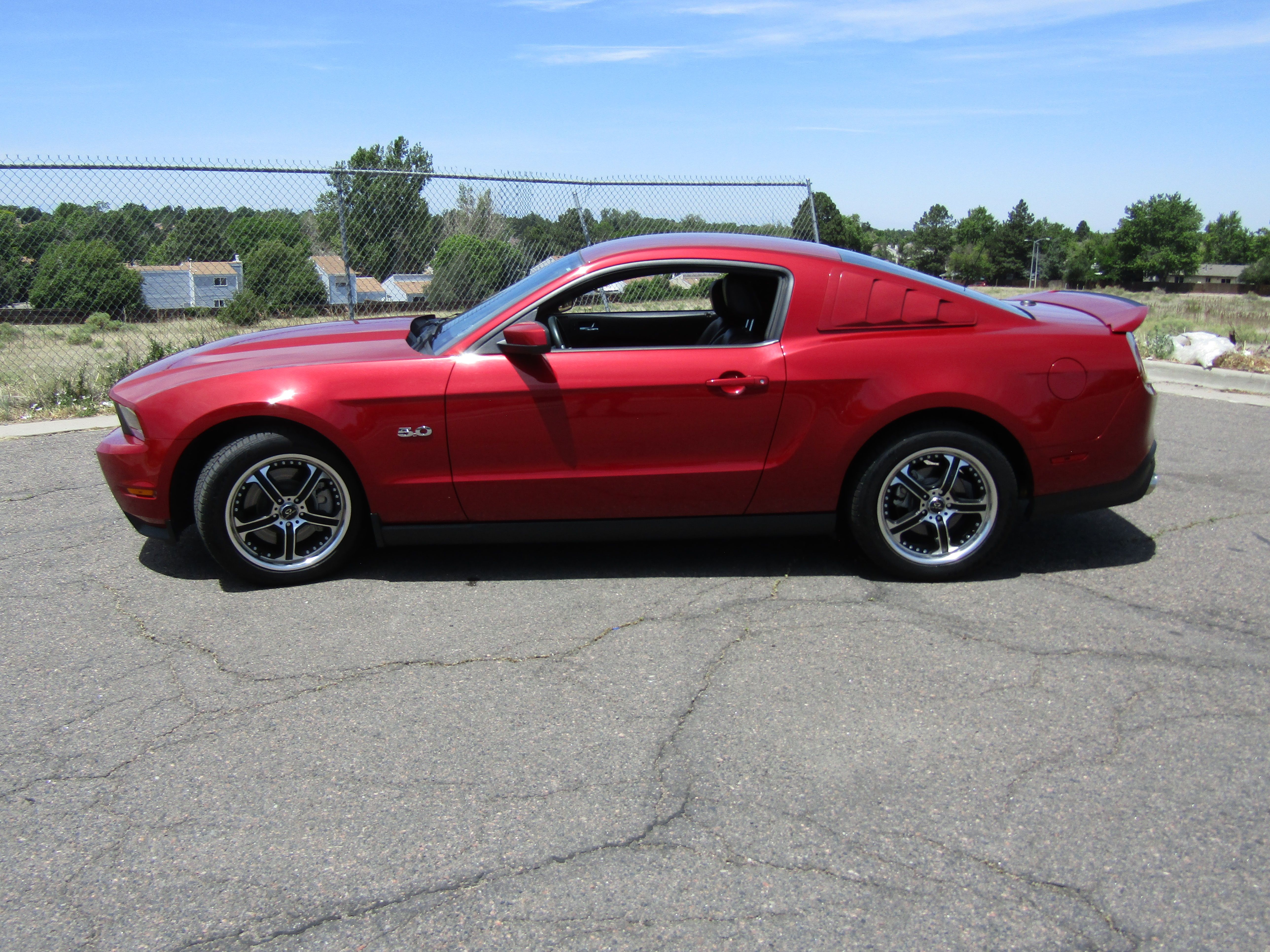 Used 2012 Ford Mustang GT Premium w/ Security Pkg RWD image 4