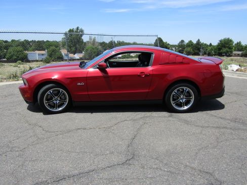 Used 2012 Ford Mustang GT Premium w/ Security Pkg RWD image 4