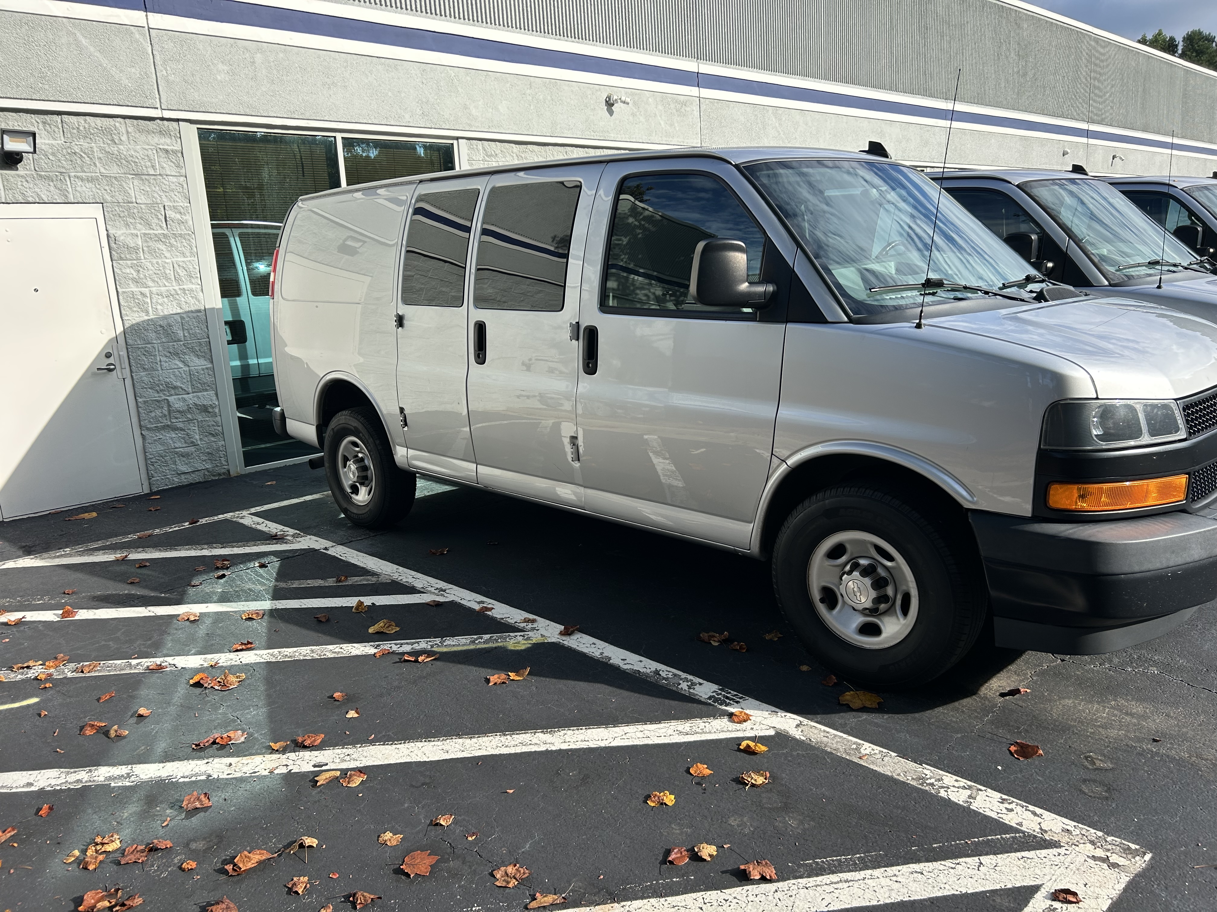 Used 2018 Chevrolet Express 2500 w/ Driver Convenience Package RWD image 1