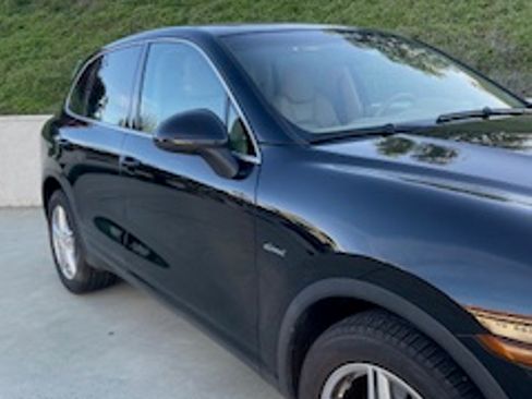 Used 2014 Porsche Cayenne Diesel Platinum Edition image 8