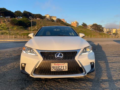 Used 2015 Lexus CT 200h w/ F Sport w/Nuluxe Interior FWD image 4
