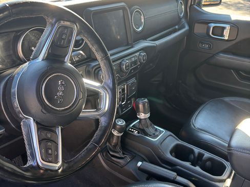 Used 2022 Jeep Wrangler Unlimited Sahara w/ Cold Weather Group image 13