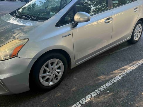 Used 2014 Toyota Prius V Five image 1