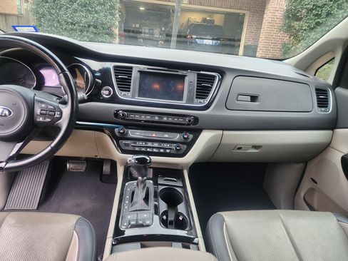 Used 2016 Kia Sedona SX image 9