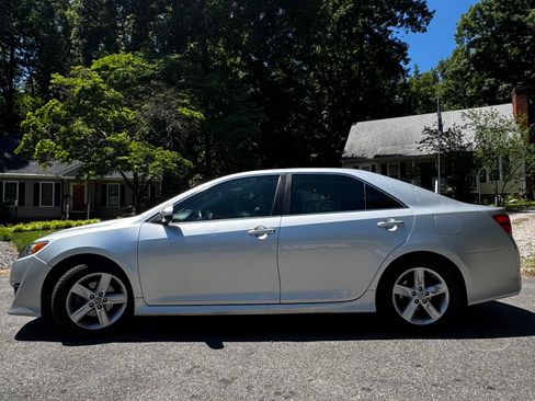 Used 2012 Toyota Camry SE FWD image 4