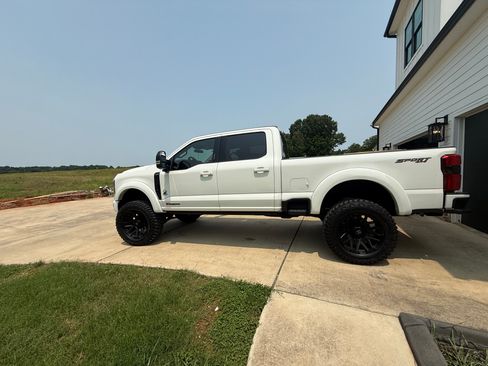 Used 2024 Ford F250 Lariat w/ Lariat Ultimate Package AWD/4WD image 3