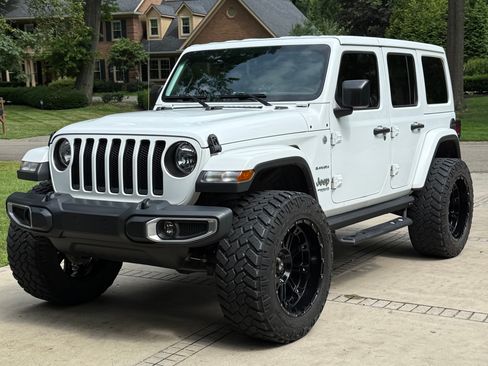 Used 2018 Jeep Wrangler Unlimited Sahara w/ Uconnect 4C Nav & Sound Group image 1