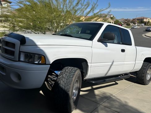 Used 2000 Dodge Ram 1500 Truck 2WD Quad Cab image 1