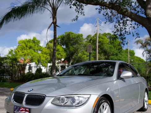 Used 2011 BMW 328i Convertible image 8