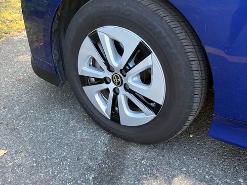 Used 2016 Toyota Prius Four w/ Advanced Technology Package FWD image 13