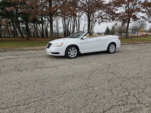 Used 2013 Chrysler 200 Touring FWD image 16