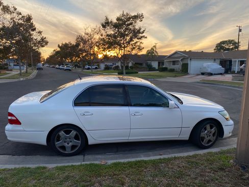Used 2005 Lexus LS 430 w/ Modern Luxury Pkg RWD image 9