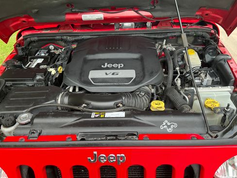 Used 2015 Jeep Wrangler Unlimited Rubicon AWD/4WD image 14