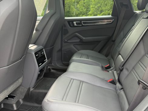 Used 2022 Porsche Cayenne E-Hybrid image 22