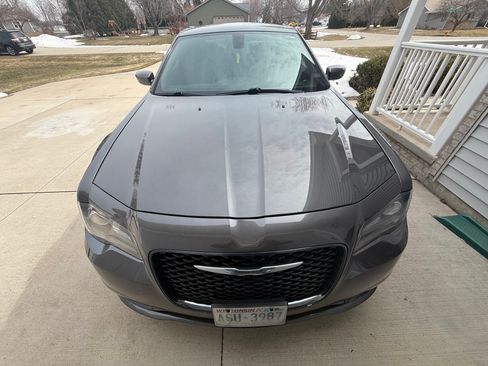 Used 2019 Chrysler 300 S image 5